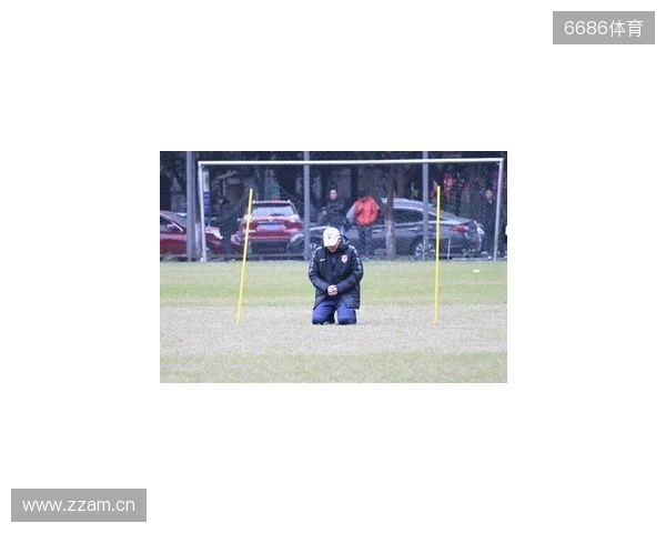 帽子上用中文写着努力、忍耐、牺牲,张外龙:是我作为教练的哲学 帽子上用中文写着努力、忍耐、牺牲,张外龙:是我作为教练的哲学